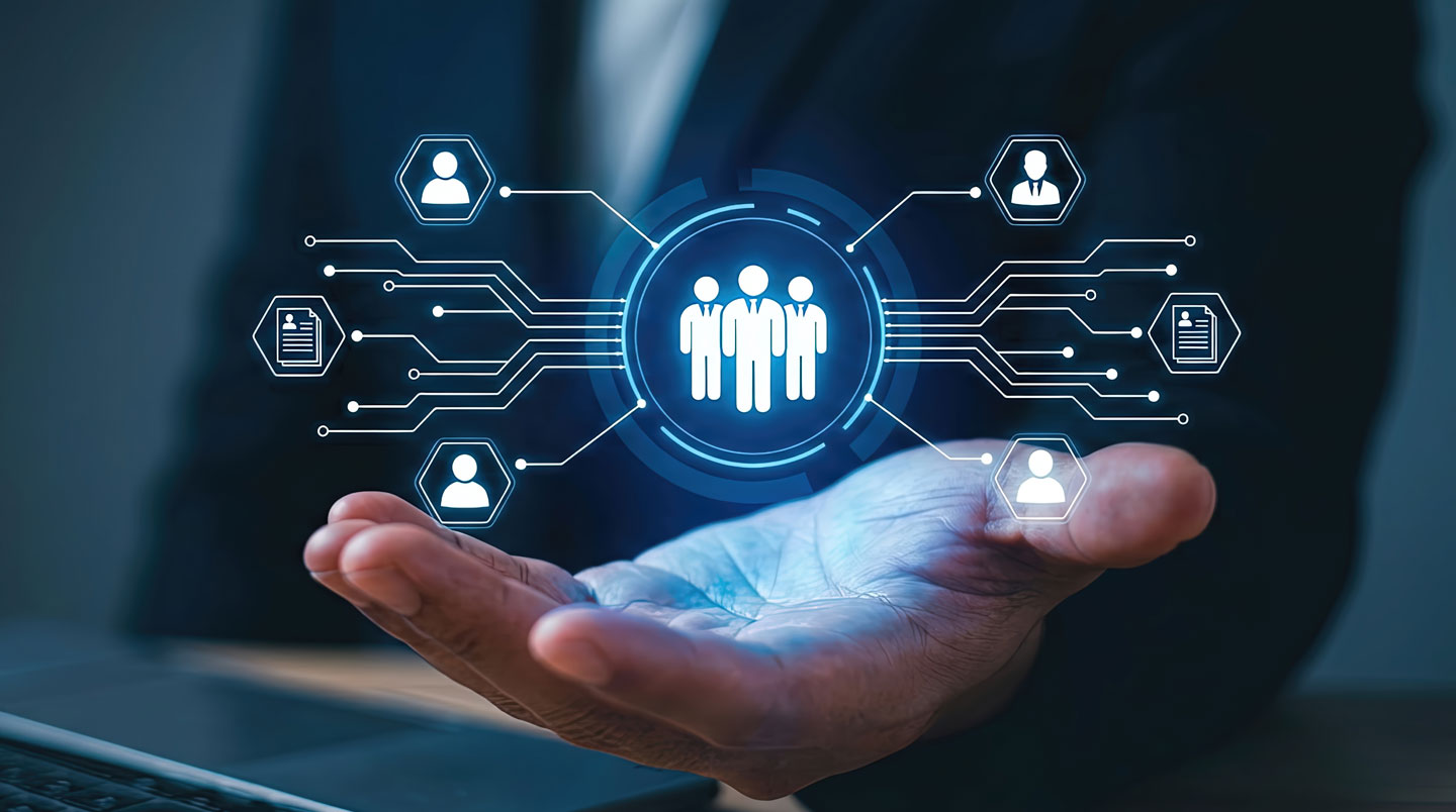 Collaborateur d'entreprise utilisant interface de messagerie Outlook pour envoyer fichier via fonction de transfert sécurisé intégré, geste de glisser-déposer naturel